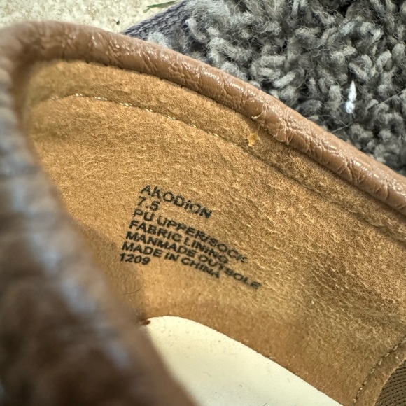 New without tags Anne Klein tan loafers. - Picture 4 of 5